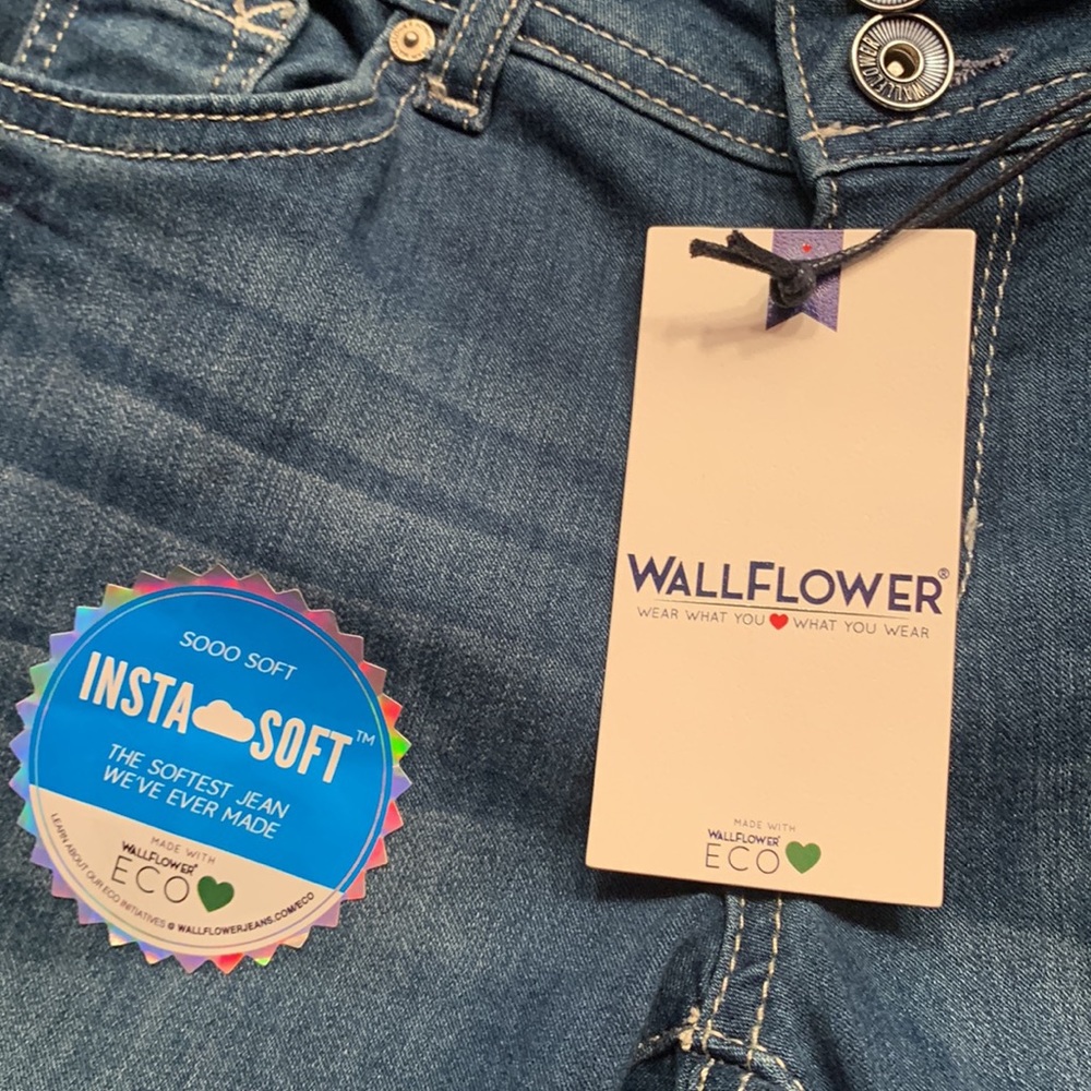 WallFlower the ultra fit 0/24. 23.5 inch crop. Women’s jeans NWT. - Picture 5 of 9